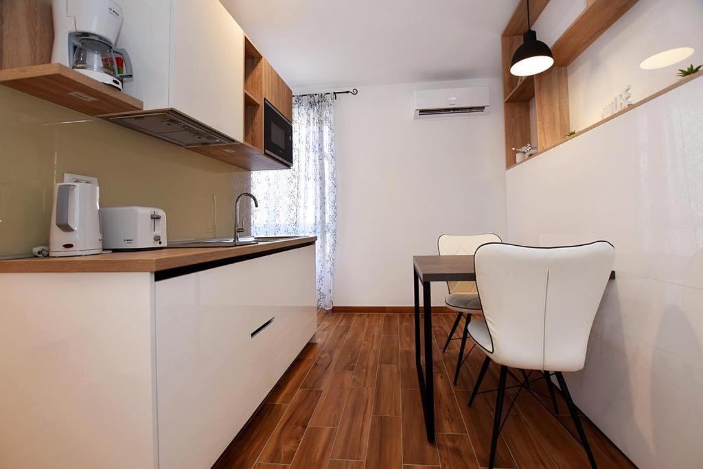 4 Corner The Center Of The Old Town Apartment Zadar Exterior foto